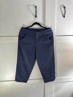 Lee Women's Natural Fit Cotton Blend Mid Rise Capri Pants Size 6 Medium Navy Blu